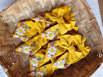 Set of mustard yellow embroidered sailor bows in basket – kids hair accessories Rui.cares”